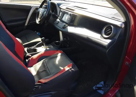 2018 Toyota Rav4 Xle z USA, uszkodzony, nr VIN JTMRFREVXJD255666